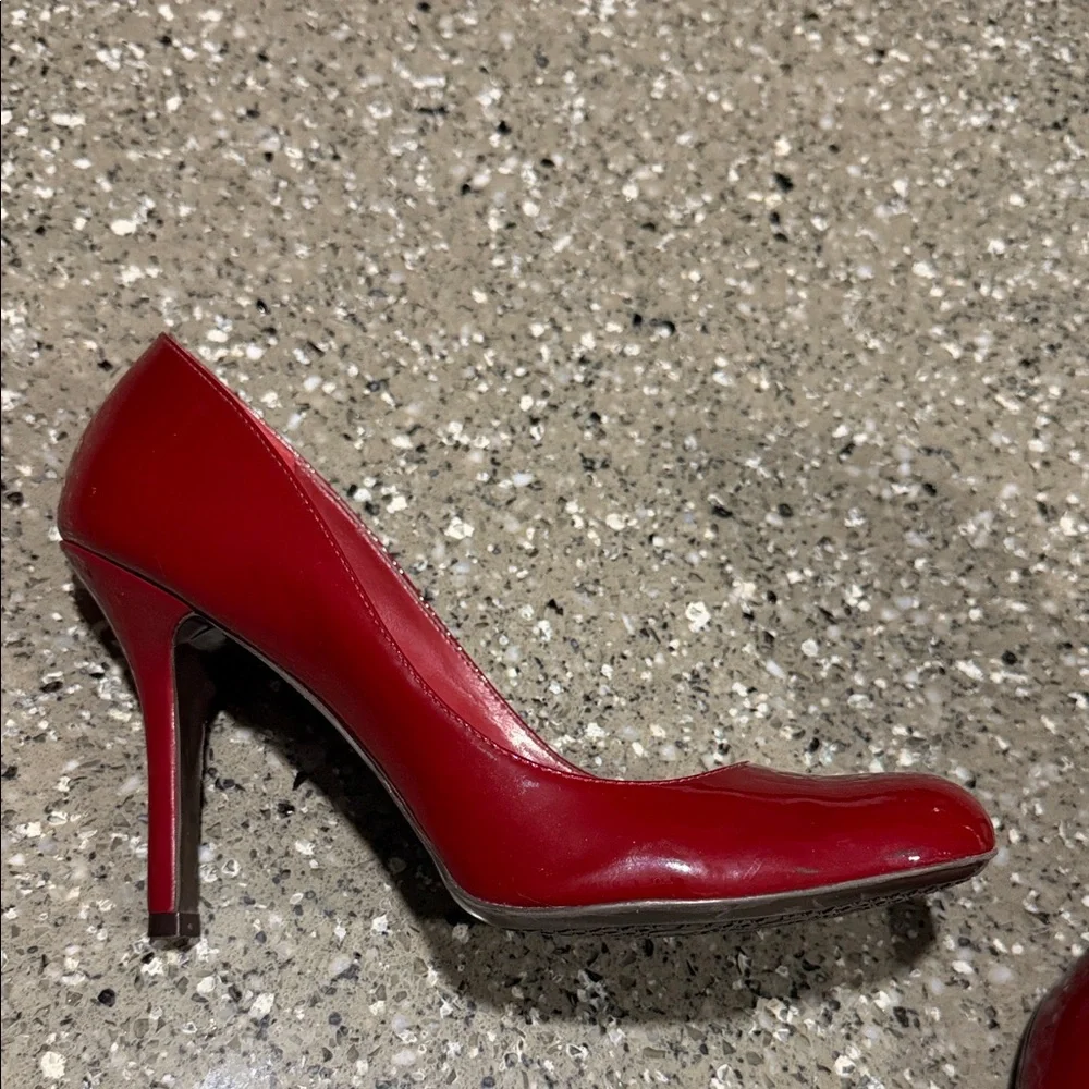 Jessica Simpson Red Patent Round Toe Heels - Picture 4 of 14